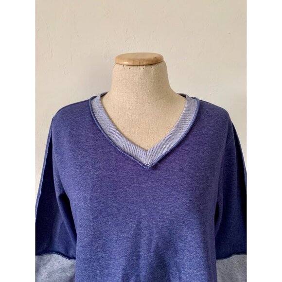 Lulu B Small V-Neck Button Back Tunic Shirt - Picture 2 of 10